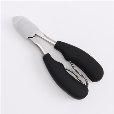 Кусачки педикюрные, с колпачком, с прорезиненными ручками, изогнутое лезвие, 12.5 см, длина лезвия-15 мм, чёрные, серебристые