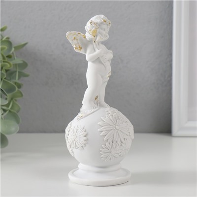 Фигурка полистоун «Белоснежный ангел на шаре с цветами», с золотом, 16×6×6 см