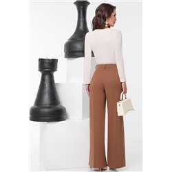 Джемпер молочного цвета с кружевом