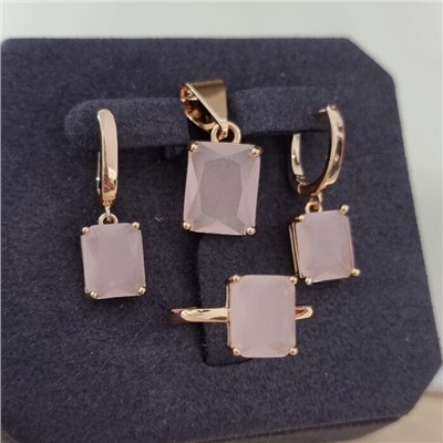 Комплект ювелирной бижутерии коллекция "Дубай" серьги, кулон и кольцо 19 р покрытие позолота, вставка: стекло, цвет: розовый матовый, арт.215.578-19