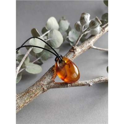 Кулон на шнурке