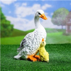 Садовая фигура из полистоуна «Утка с утёнком», 31×24×13 см
