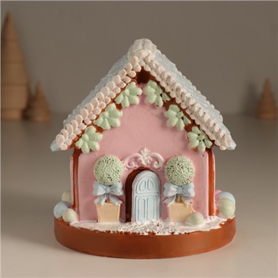 Фигурка светящаяся «Пряничный домик с зеленью», зефирный, 12.5×12.5×12.5 см