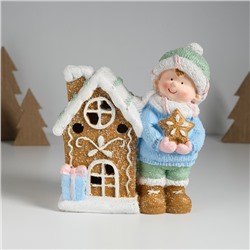 Фигурка светящаяся «Малышка в голубом свитере у пряничного домика», керамика, 15×8×16 см