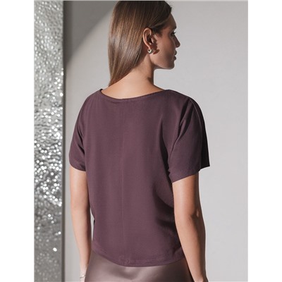 Нарядная футболка с блестящим принтом