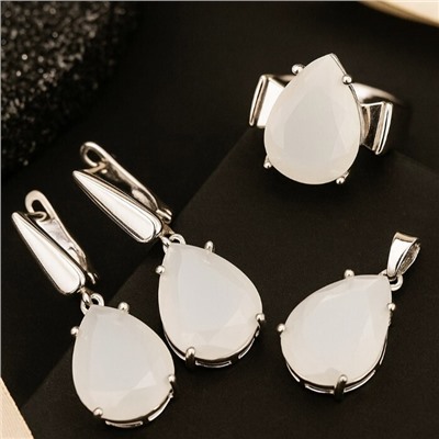 Комплект ювелирной бижутерии серьги, кулон и кольцо 19 р, покрытие: посеребрение, вставка: фианит, цвет: молочный матовый, арт.213.904-19