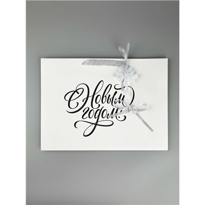 Пакет подарочный «Новогодний подарок», тиснение, с ёлочной игрушкой, 31×40×11 см