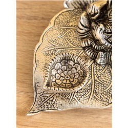 Подставка под благовония «Ганеша на листе», 12.5×10×6.7 см, алюминий