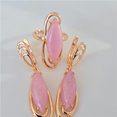 Комплект ювелирной бижутерии коллекция "Дубай" серьги и кольцо 18 р, покрытие позолота, вставка: искусственный камень розового цвета, арт.314.794-18