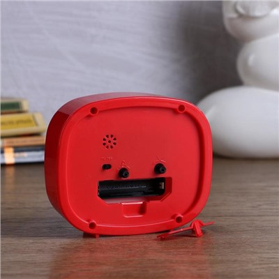 Будильник-часы настольные «Классика», дискретный ход, 12.5×10.5 см, от батарейки АА, красный