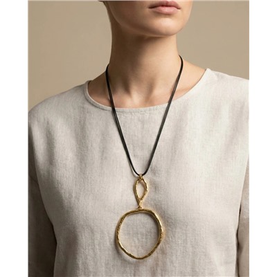 Кулон на шнурке