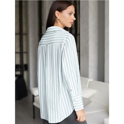 Блузка свободного силуэта с золотистыми пуговицами