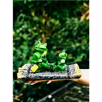 Садовая фигура из полистоуна «Лягушка на плоту», 17×11×9.5 см, водоплавающая