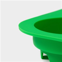 Форма для выпечки новогодняя Доляна «Новогодний набор», силикон, 20.5×22×3.5 см, 6 ячеек, зелёная