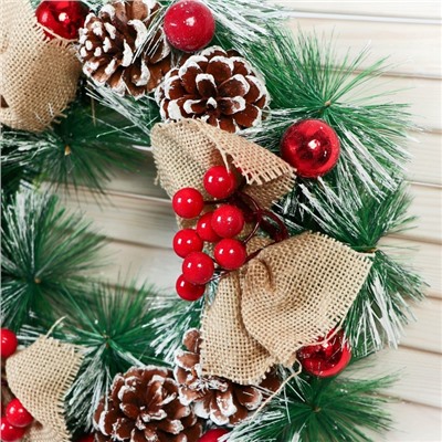Венок новогодний d=26 см «Зимнее волшебство. Уютная сказка», с ягодами на веточках