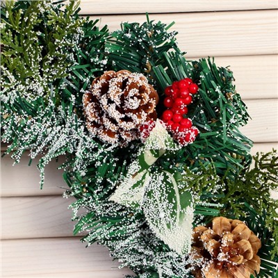 Венок новогодний d=30 см «Зимнее волшебство. Уютная сказка» листья, ягоды, шишки