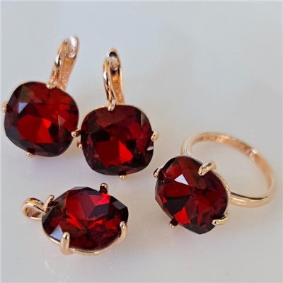 Комплект ювелирной бижутерии коллекция "Дубай" серьги, кулон и кольцо 18 р, покрытие позолота, вставка: искусственный кристалл под Сваровски, цвет: красный, арт.314.816-18