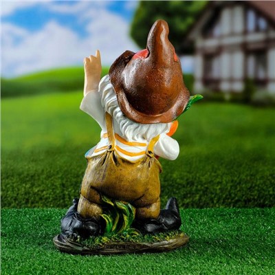 Садовая фигура из полистоуна «Гном с морковкой», 19×38 см, МИКС