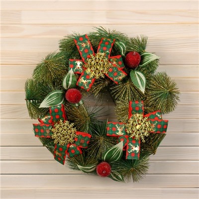 Венок новогодний d=30 см «Зимнее волшебство. Яркая сказка» с бантиками и снежинками