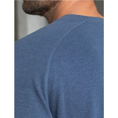 Джемпер базовый из мягкого фактурного трикотажа с круглым воротом