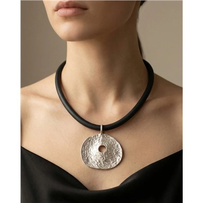 Кулон на шнурке