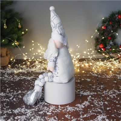 Игрушка мягкая «Дед Мороз в костюмчике с пайетками» 49×17 см, серебристо-белый