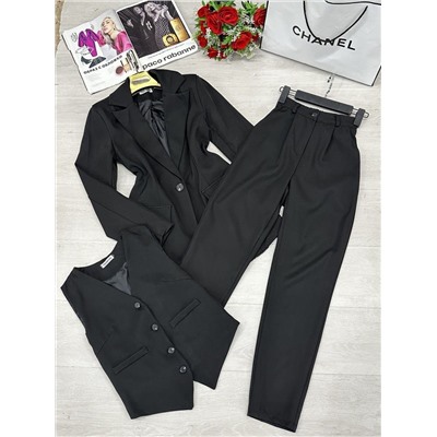 Костюм тройка