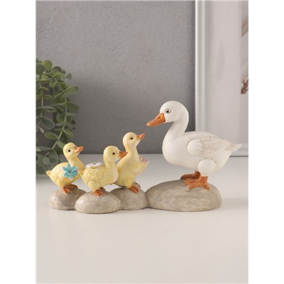 Фигурка полистоун «Уточка с утятами на камешках», 21×6.5×11 см