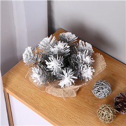 Новогодняя хвойная композиция на стол 20 см «Снегопад», заснеженная