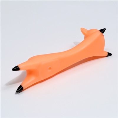 Игрушка для собак «Свинья на отдыхе», 14.5×5 см, пищащая, винил, бежевая