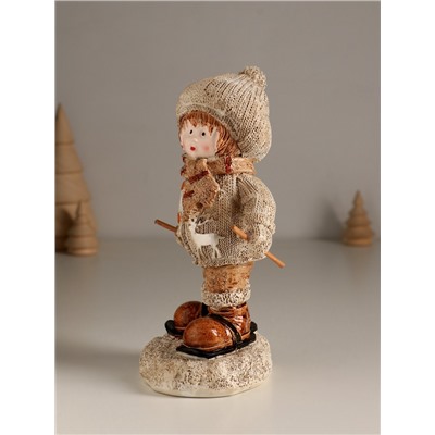 Фигурка полистоун «Малыш в вязаном наряде на мини-лыжах», 8.5×8×17.5 см