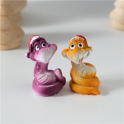 Фигурка полистоун «Добрый змей в новогоднем колпаке», 2.5×2.5×4 см, МИКС