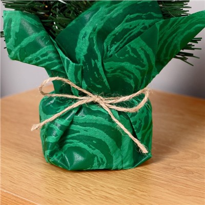 Новогодняя хвойная композиция на стол 20 см «Рождественская», декор шишки золото, ягоды