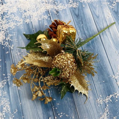 Еловая ветка декоративная «Зимнее волшебство. Грёзы», яблоко в бисере, 15 см