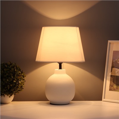 Лампа настольная «Луиза» 1×40 Вт Е27 белый 25×25×38.5 см