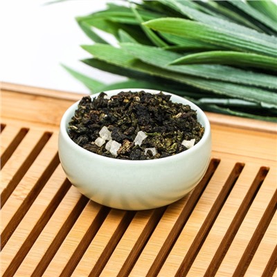 Зелёный чай китайский листовой «Улун персиковый», 50 г