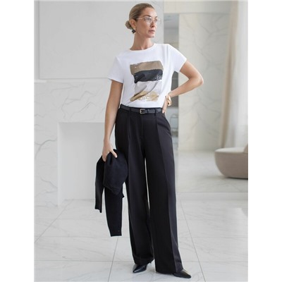 Футболка из 100% хлопка с авторским принтом.