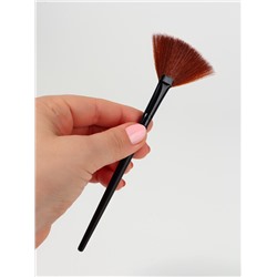 Кисть для макияжа, веерная, 17.5(±1) см, чёрная