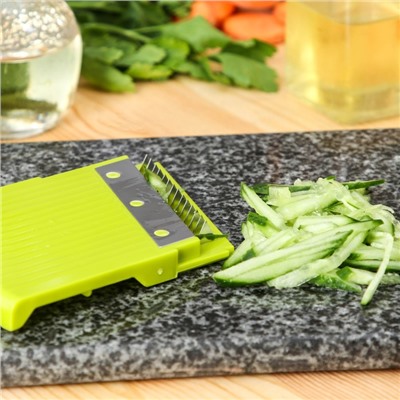 Овощерезка - шинковка со сменными насадками и контейнером Доляна Fresh Cook,, 6 насадок, 14×12.5×38.1 см, белая, зелёная