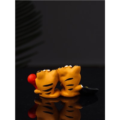 Фигурка полистоун «Два кота с яичницей», 3.2×7×2.6 см