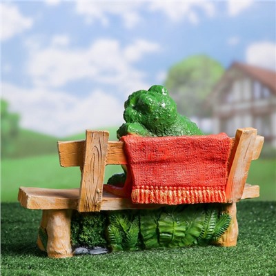Садовая фигура из полистоуна «Лягушка сидит на лавочке», 27×38 см