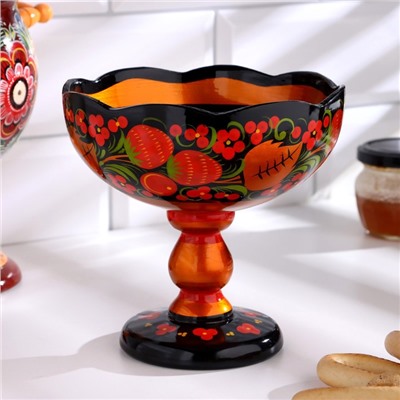 Конфетница на ножке «Земляничка», резная, дерево, хохлома