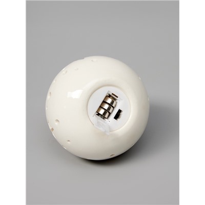 Светодиодная фигура «Медвежонок на шаре», 13.2×8.8×8.8 см, 1 LED, керамика, от батареек LR44×3, тёплый белый свет