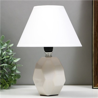 Настольная лампа «Жаклин» E14 40 Вт белый 18×18×24 см RISALUX