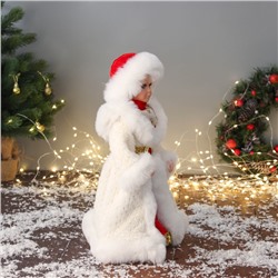 Снегурочка под ёлку «Зимнее волшебство. Шик в бело-красной шубке» двигается, 40 см