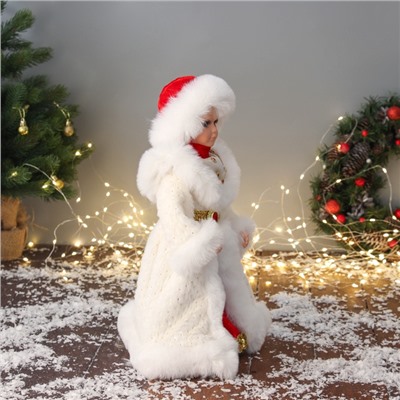 Снегурочка под ёлку «Зимнее волшебство. Шик в бело-красной шубке» двигается, 40 см