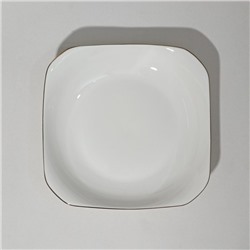 Тарелка фарфоровая квадратная «Золотая линия», 18×3,5 см, цвет белый