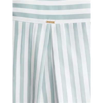 Блузка свободного силуэта с золотистыми пуговицами