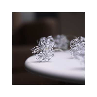 Гирлянда «Нить» роса 5 см, с насадками «Снежки», IP20, серебристая нить, 10 LED, батарейки ААх2 (не в комплекте), свечение тёплое белое