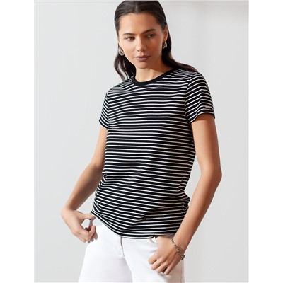 Базовая футболка в полоску полуприлегающая из премиального хлопка с эластаном